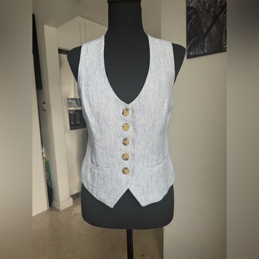 Banana Republic Women's Blue and White Striped Vest